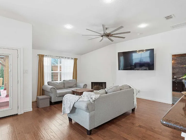 1039 Wood Brook Dr — Photo 12