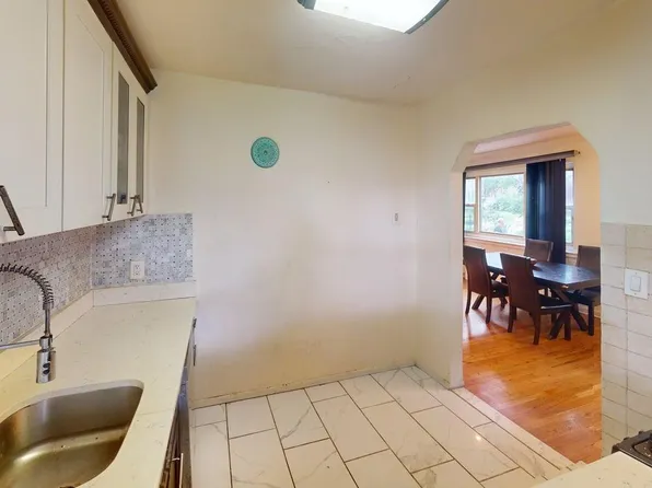 150-20 Jewel Avenue image 14 of 26