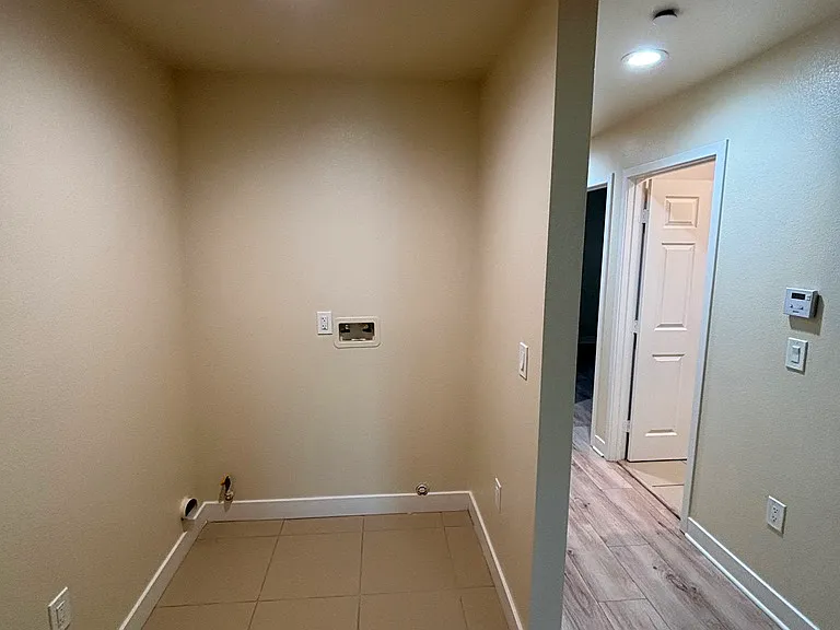 3910 Halldale Ave — Photo 12