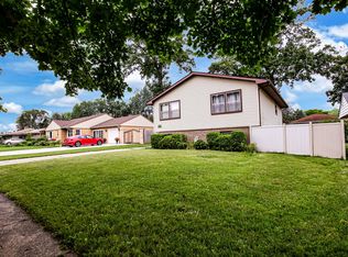 424 N Berwick Blvd, Waukegan, IL 60085