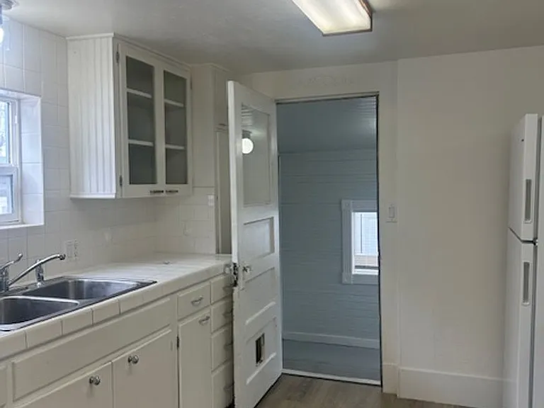 726 N 11th Ave — Photo 8