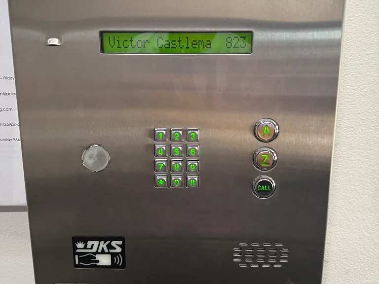 353 N Post Oak Ln #823 — Photo 3