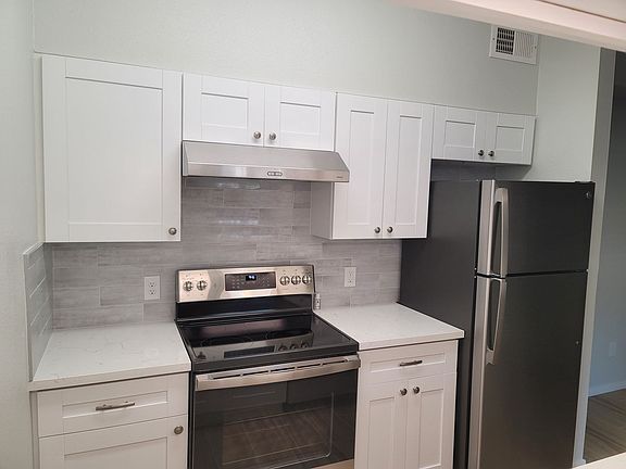 5th image of 7055 N Holiday Dr