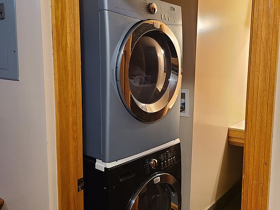3rd image of 214 8th St SE #5