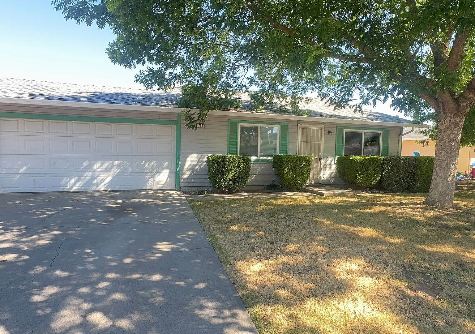 3 Bedroom 2 bathroom home in Oakdale. — Photo 1