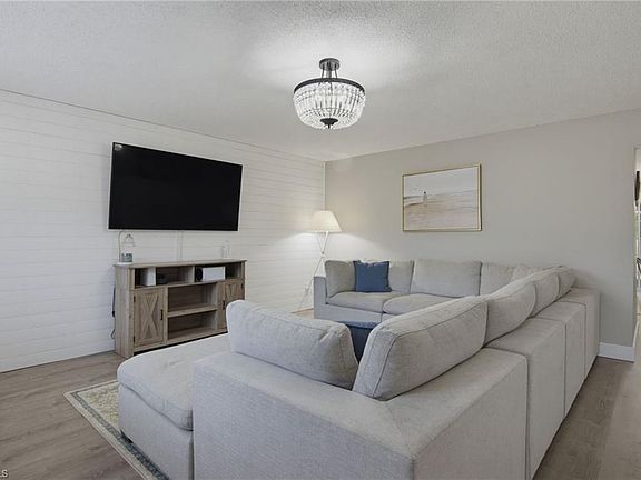 5th image of 913 Topsail Dr
