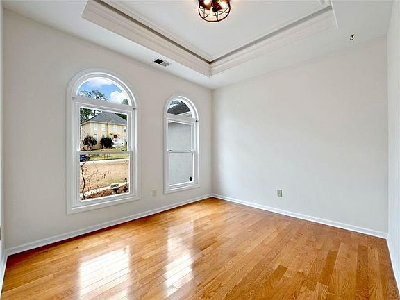 4th image of 15 Stonebrook Pl