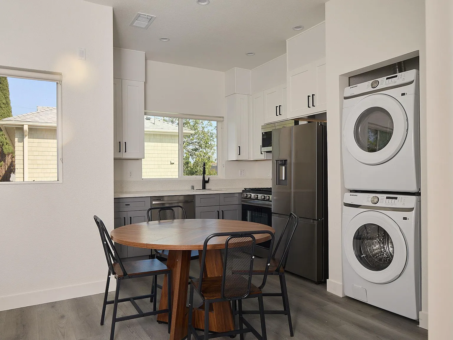 4 bed, 5.0 bath, 1085 sqft, $1,629 — Photo 3