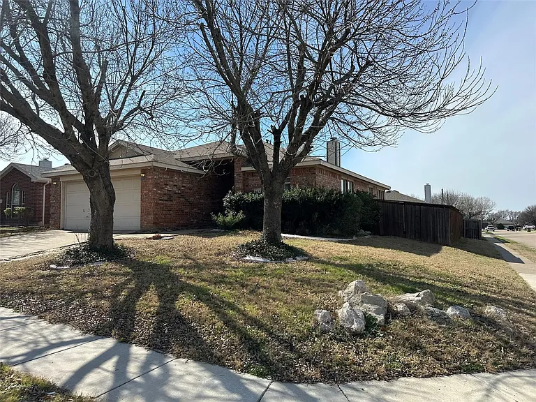 529 Port Allen Dr — Photo 1