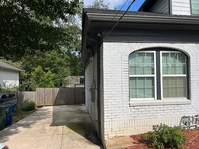 1378 Lakewood Ave SE — Photo 4