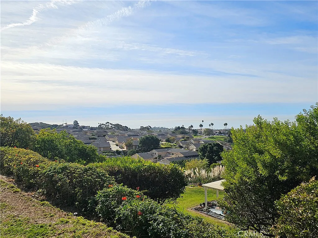 3 bed, 2.5 bath, 1672 sqft, $4,500 — Photo 2