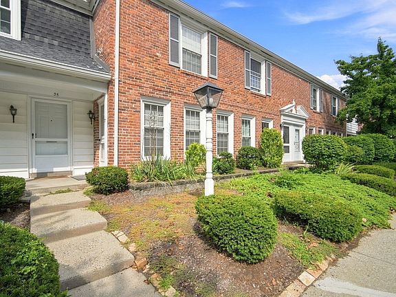 3rd image of 37 Williamsburg Dr Unit 37
