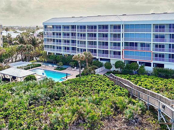 3rd image of 529 NE Plantation Rd APT 105
