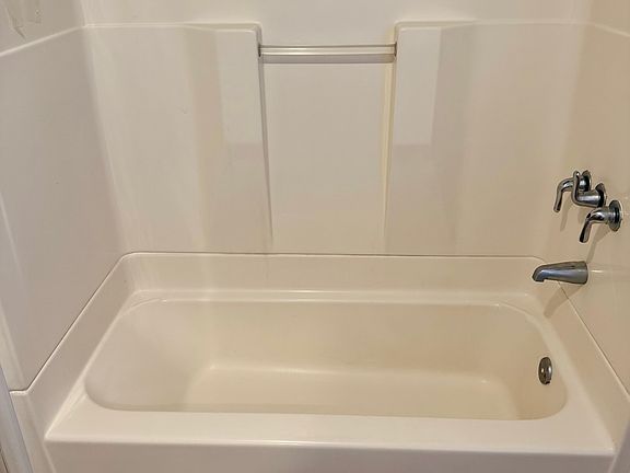 3rd image of 1010 Main St APT 1008-2
