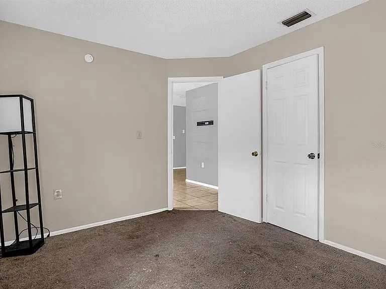 15115 Omaha St — Photo 9