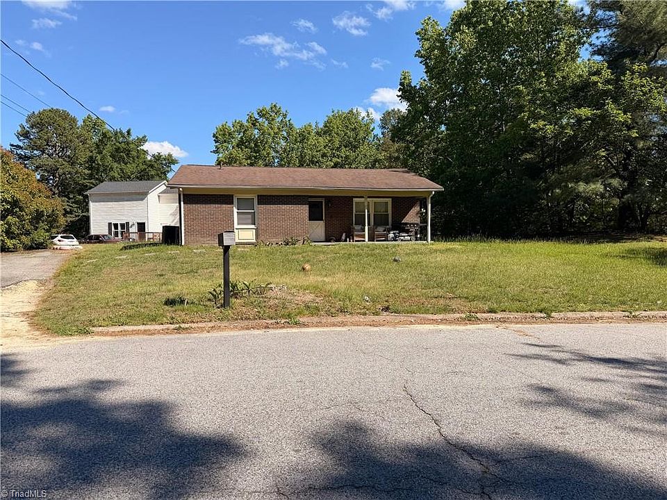 1st image of 504 Lynn Dr