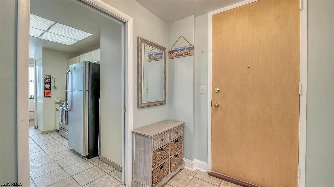 2 bed, 1.5 bath, 978 sqft, $2,450 — Photo 2