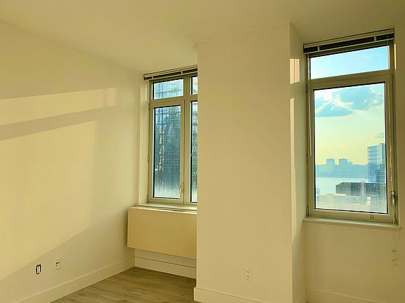 5th image of 229 W 60th St #B