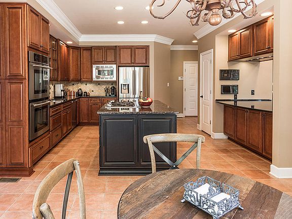 3rd image of 12507 Willow Hill Ct