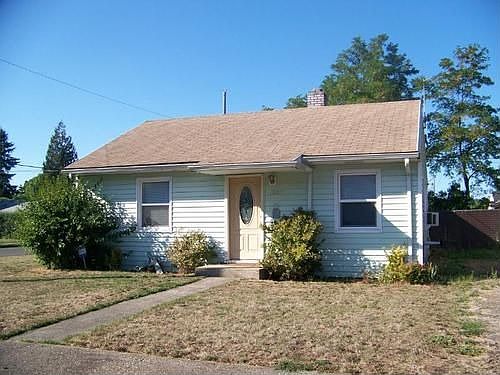 1st image of 2902 E 25th St