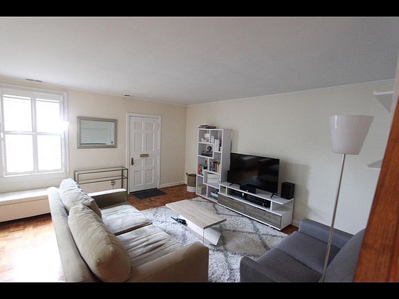 4th image of 1401 S Barton St Unit 243