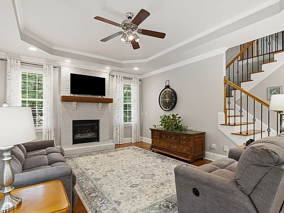 3rd image of 7048 Shady Glen Ln