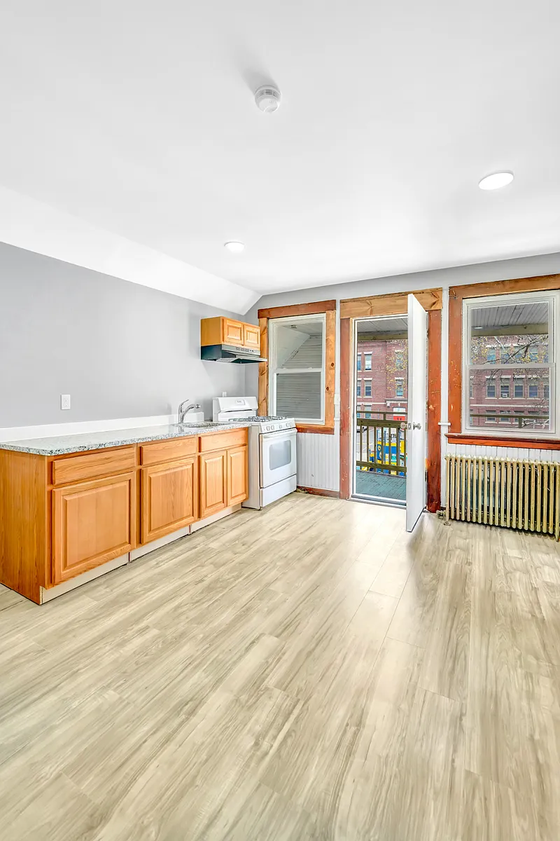 Building Photo - 114 Buckingham St #3