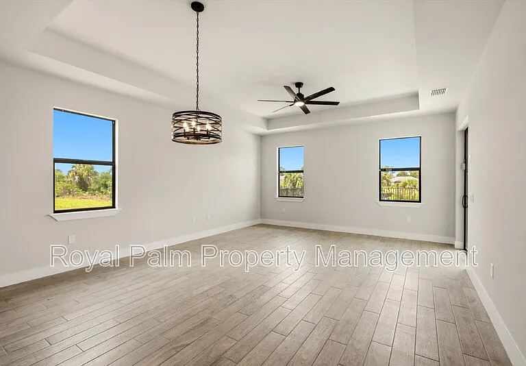 3750 NE 13th Ave — Photo 6