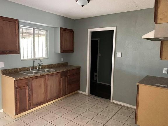5th image of 534 E Mally Blvd