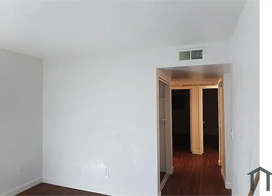 3 bed, 900 sqft, $1,695 — Photo 4