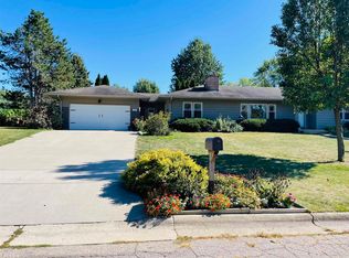 2617 Cedar Pointe Dr, Janesville, WI 53546