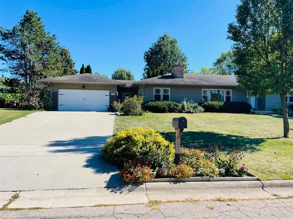 2617 Cedar Pointe Dr, Janesville, WI 53546