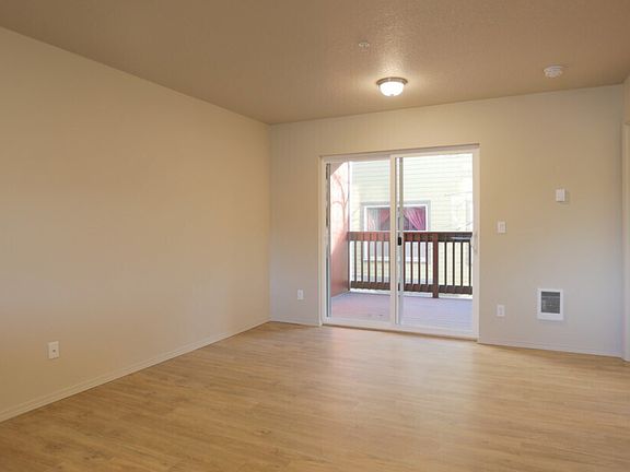5th image of 19025 SE Yamhill St #208