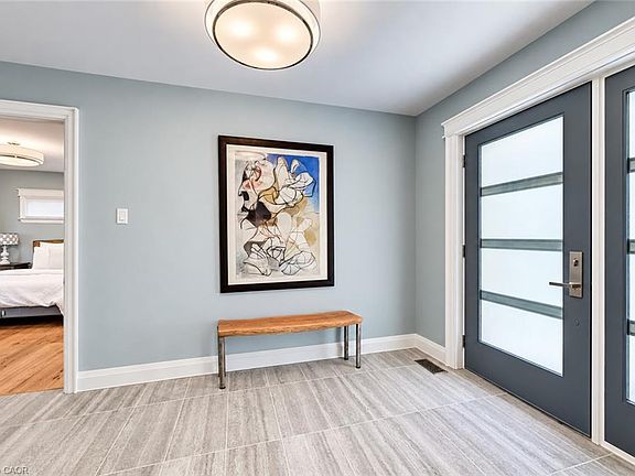 3rd image of 656 Westmount Rd W