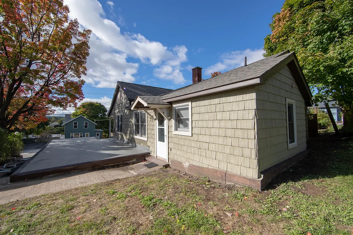 Building Photo - 414 W Bluff St