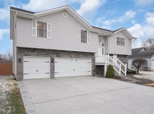 28 Mallard Pointe Dr, O'Fallon, MO 63368
