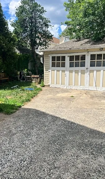 52 Christie Ave — Photo 19