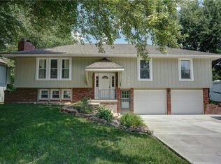 900 NE 73rd Pl, Gladstone, MO 64118