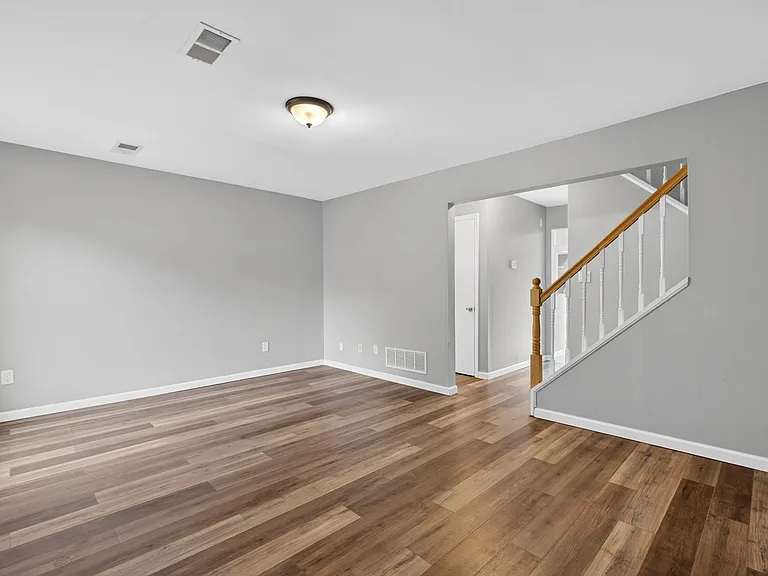 46 Village Dr — Photo 4