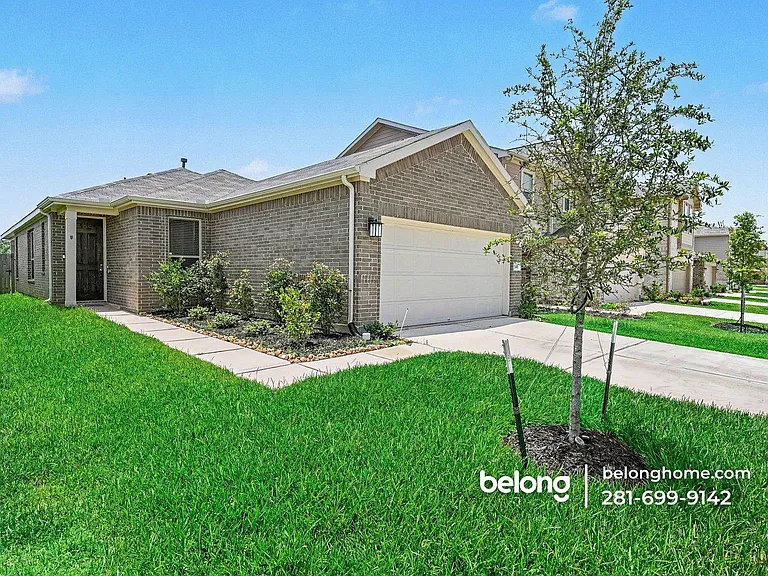 25403 Benroe St — Photo 1