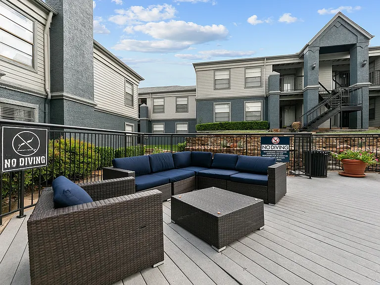 5636 Apartment Homes — Photo 37