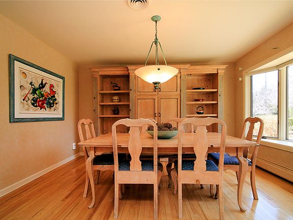 5th image of 48 Somerset Dr