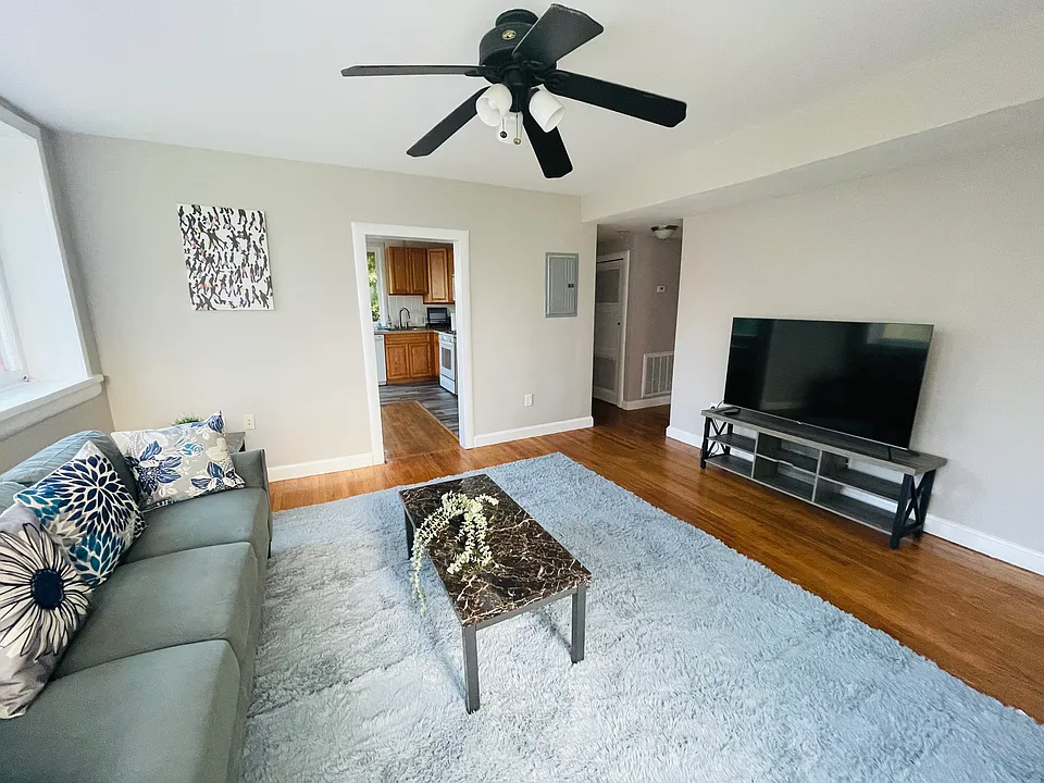 7845 Montgomery Ave #9