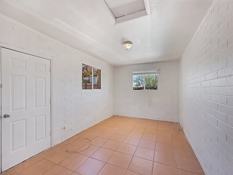 1826 W Behrend Dr — Photo 10