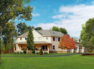 523 Maple Ridge Dr, Lords Valley, PA 18428