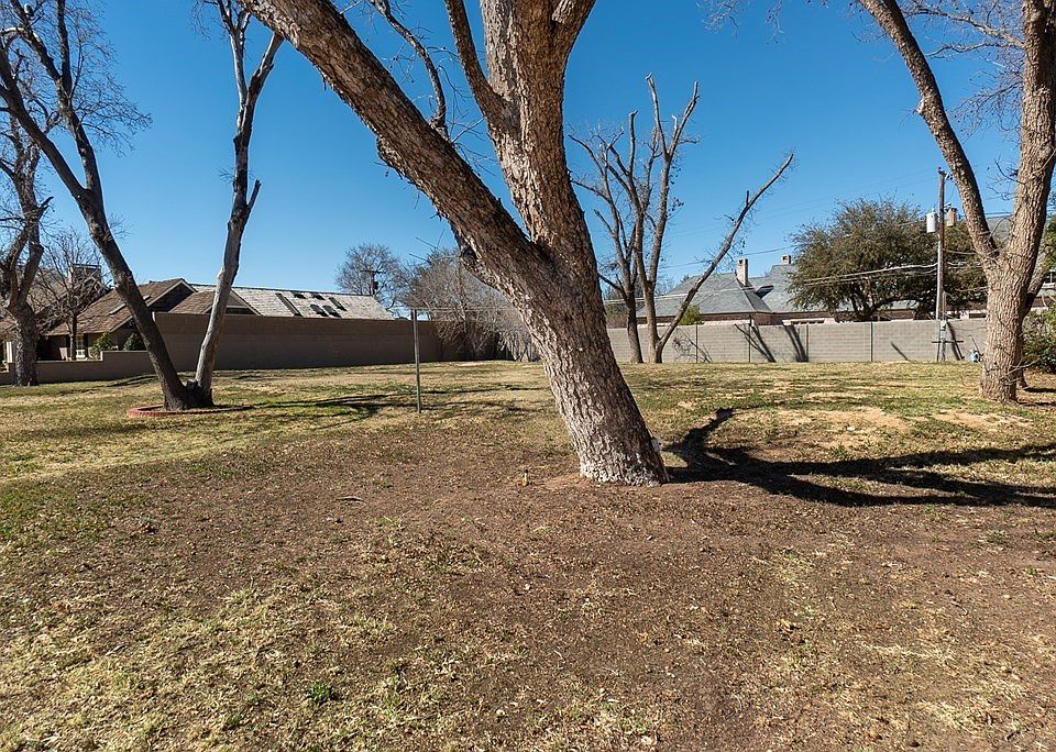 2nd image of 1602 Country Club Dr