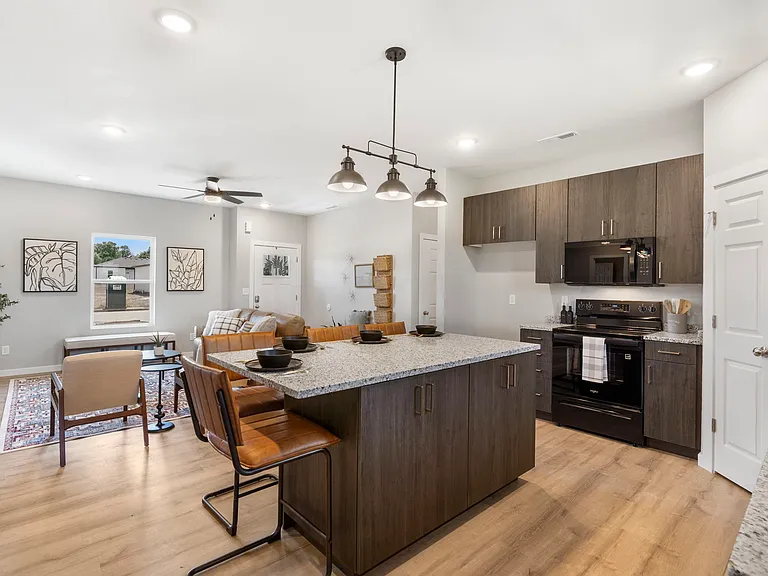 740 E Vivian Street — Photo 11