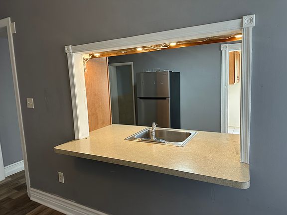 2nd image of 401 W Washington St APT 1