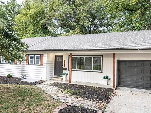 8340 Riggs St, Overland Park, KS 66212