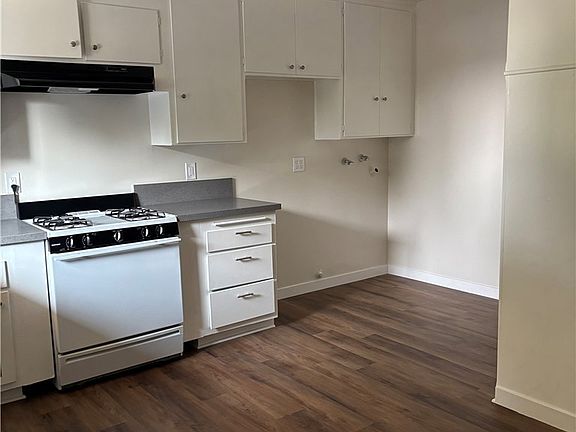 3rd image of 1837 W Gramercy Ave